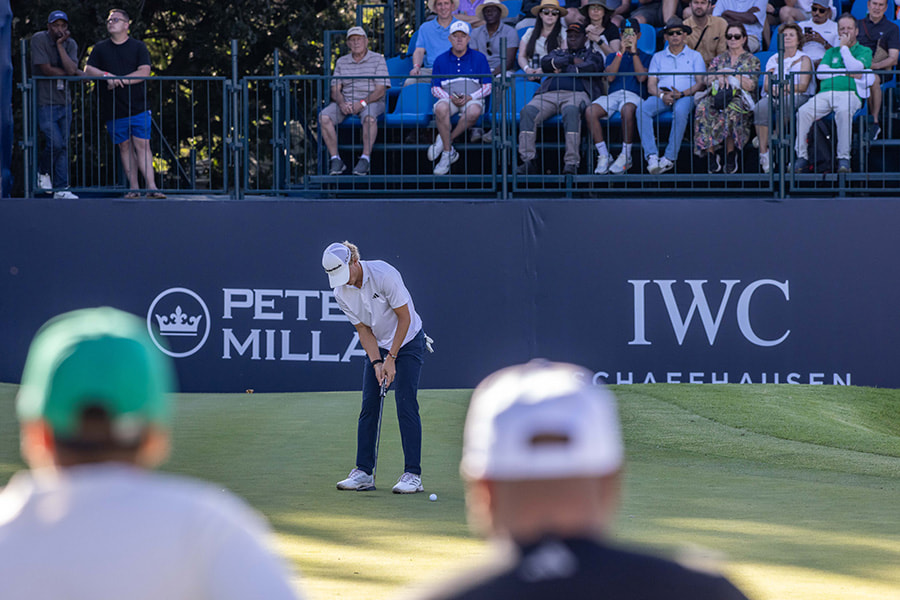 Martin Couvra putting on the 18th green at Royal Johannesburg Golf Club